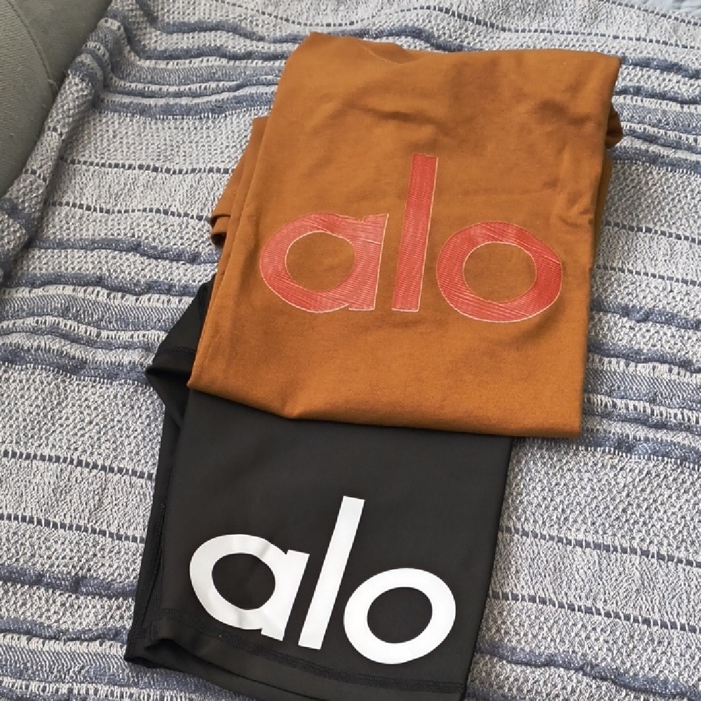 Alo Yoga Set in Brown and Black
